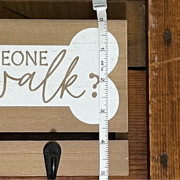 New Dog leash wall hanging/mounting plaque in brown and white. Two hook. - Picture 7 of 8